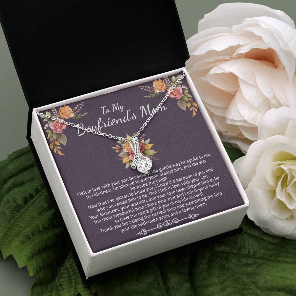 TO2E3E~1 Alluring Beauty Necklace