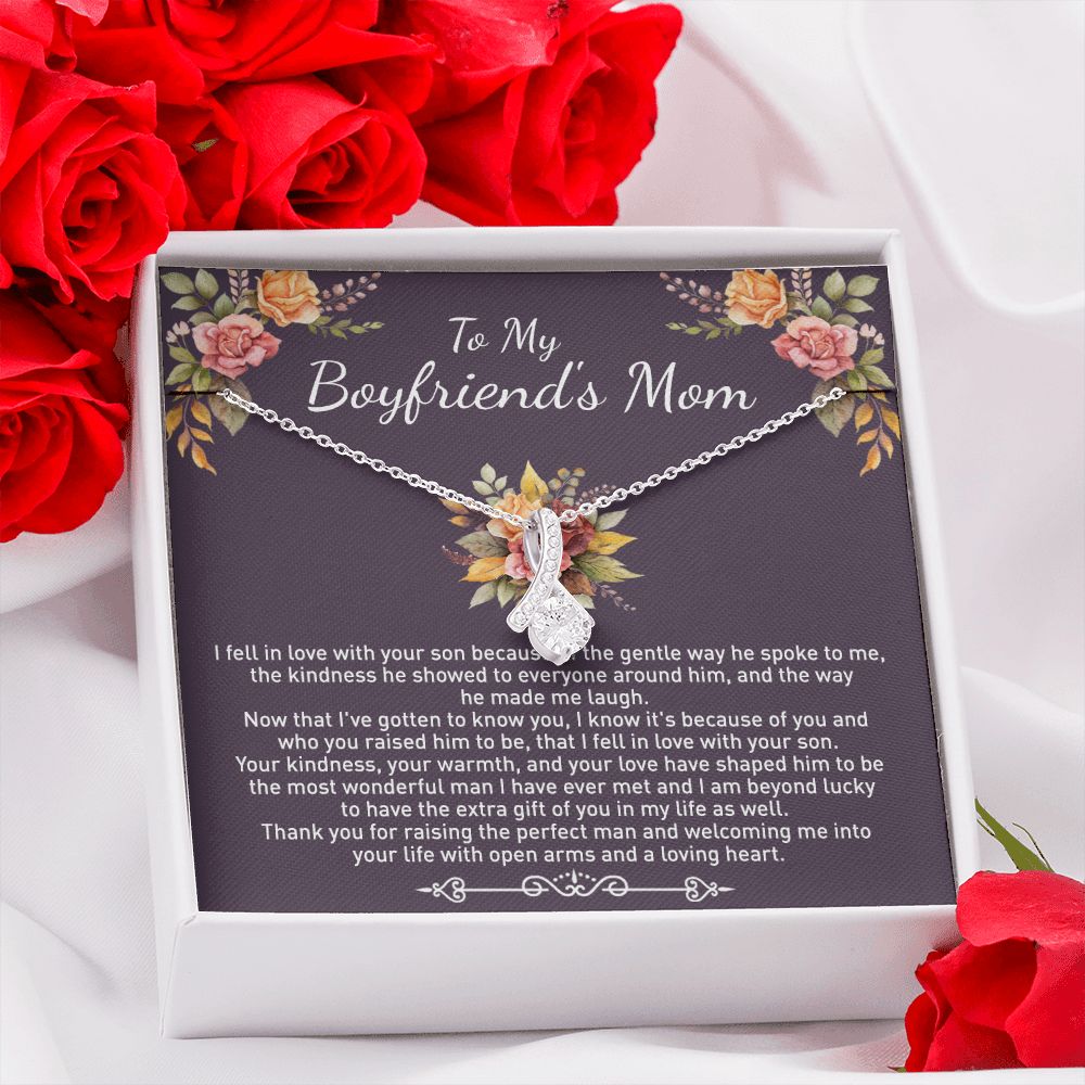 TO2E3E~1 Alluring Beauty Necklace