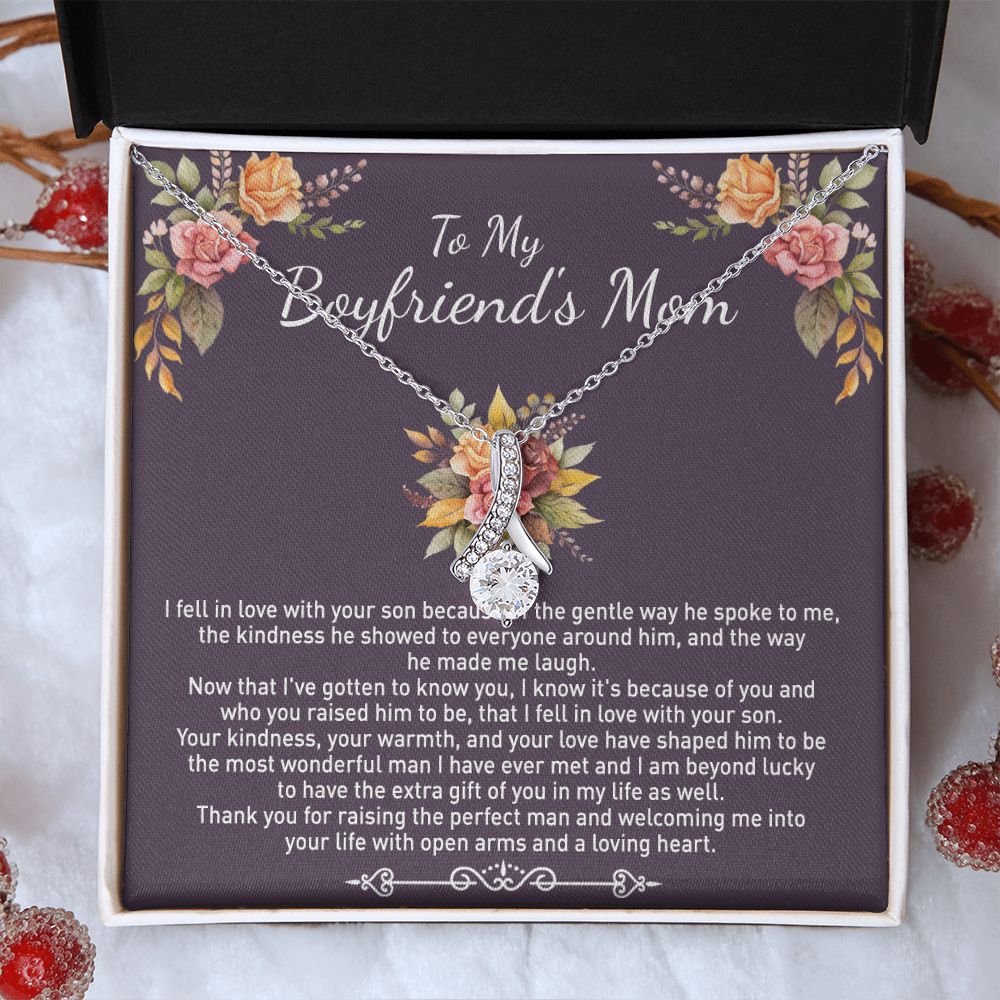 TO2E3E~1 Alluring Beauty Necklace