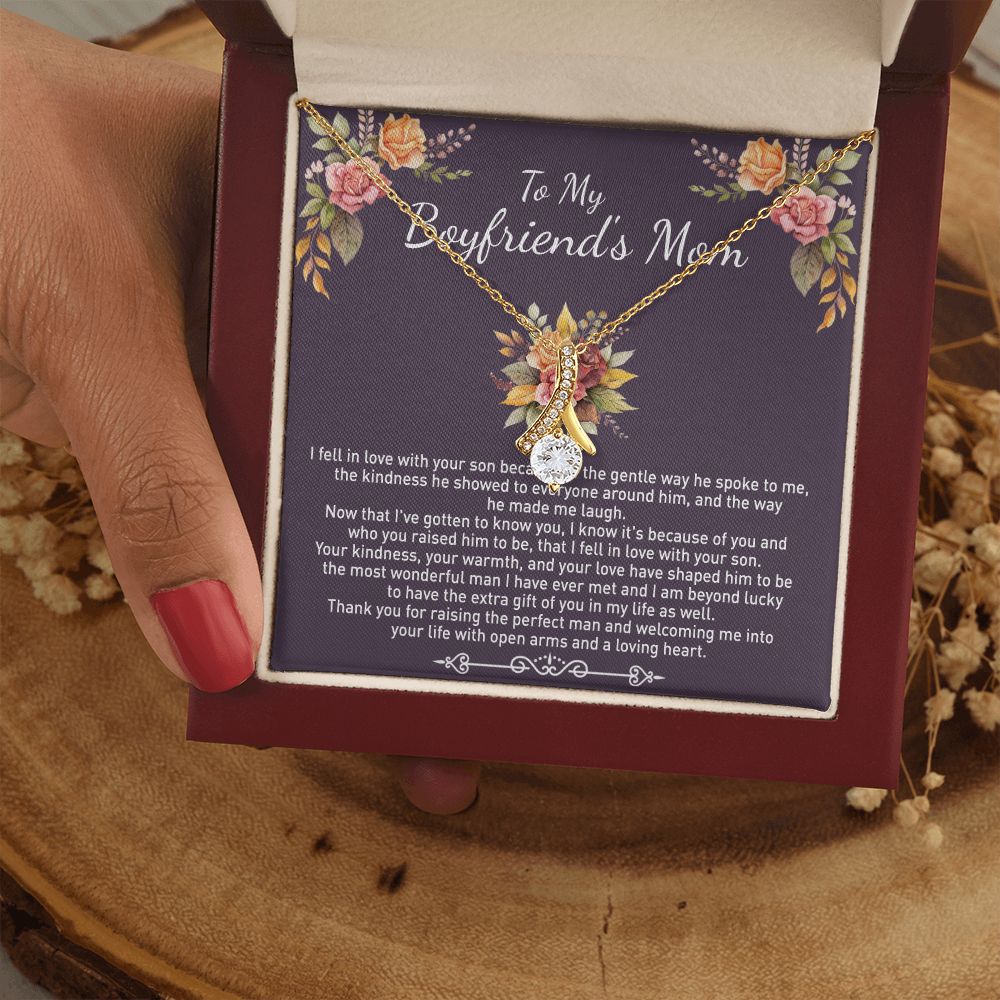 TO2E3E~1 Alluring Beauty Necklace